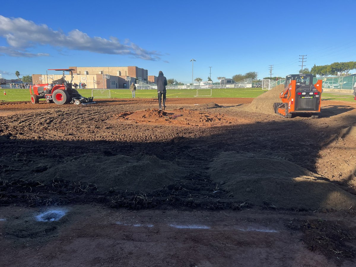Got the man <a href="/cooper_turf/">Cooper Turf Solutions</a> out to the coastline for today, ripping and grading.. <a href="/The_CompanyMan/">Brandon Roberts</a> grinding on the skid.. Dre and I on layout, clay removal around mound, danno on H2o