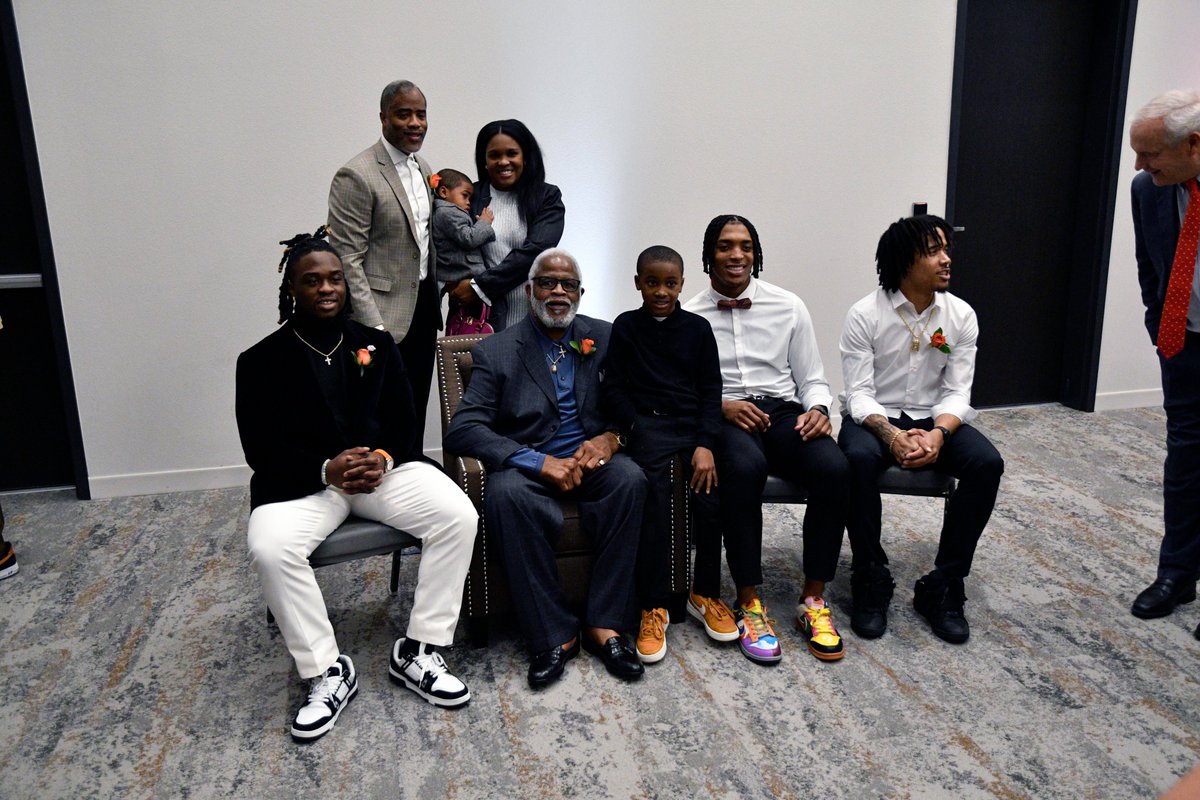 BroncoSportsFB's tweet image. As a finalist, @AshtonJeanty2 attended the Earl Campbell Tyler Rose Finalist Awards Banquet in Tyler, Texas Wednesday evening. 

This won't be his only trip to Tyler. #nextyear

#BleedBlue