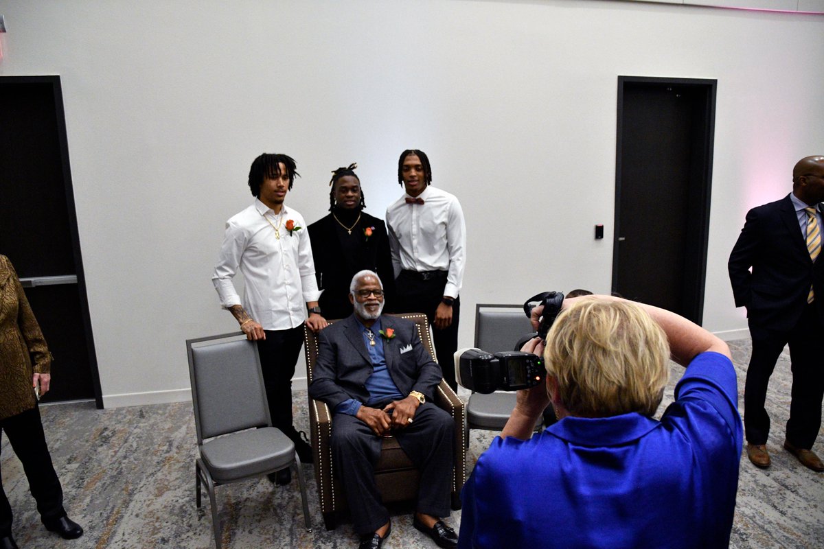 BroncoSportsFB's tweet image. As a finalist, @AshtonJeanty2 attended the Earl Campbell Tyler Rose Finalist Awards Banquet in Tyler, Texas Wednesday evening. 

This won't be his only trip to Tyler. #nextyear

#BleedBlue