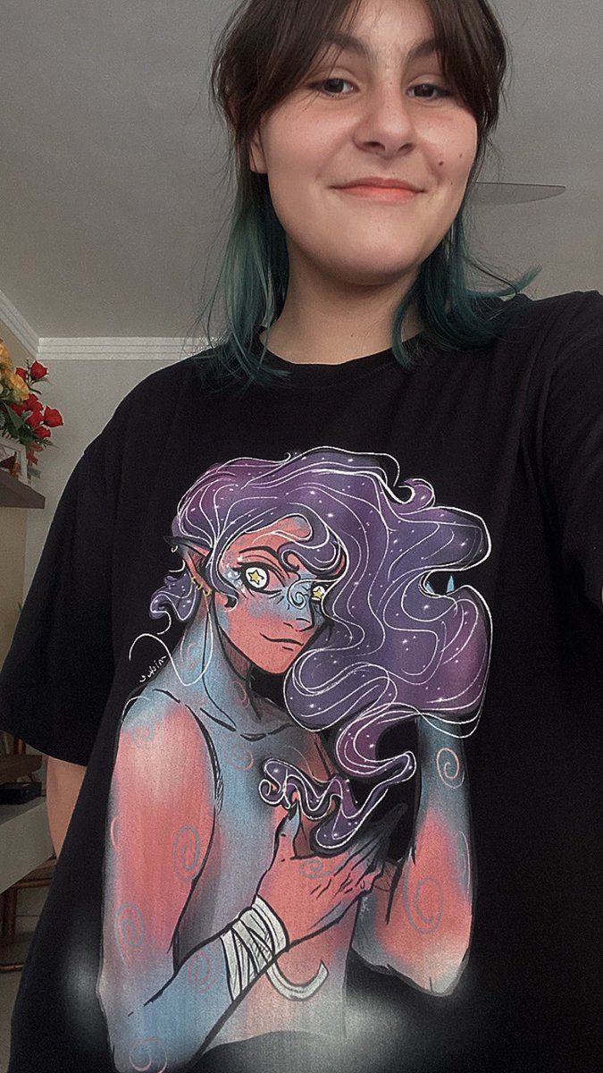 Dudix443's tweet photo. As camisas chegaram e eu to em choque com o quão incrível elas são 🥹✨
#NickieCore https://t.co/Y0Ig30EZ1k