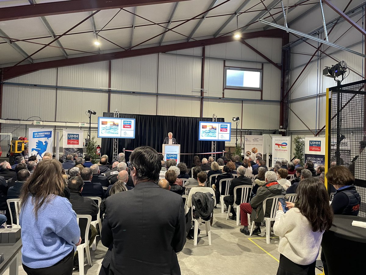 morvan_maelle's tweet photo. En direct de l inauguration de MAYUsinage l école de production @UIMM53 https://t.co/IAmxyb1KPU