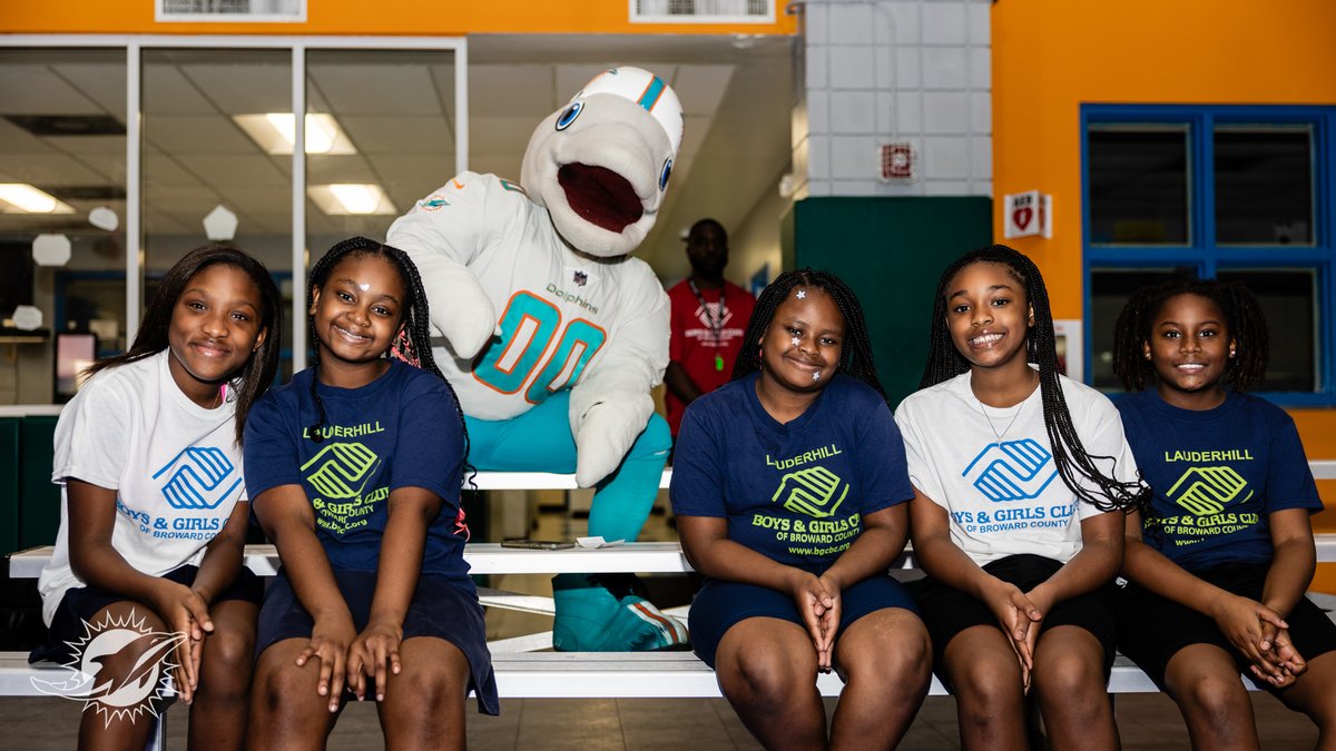 FinsOffTheField's tweet photo. Making education and technology accessible for a brighter future!

Together with @Microsoft, we're thrilled to provide Microsoft Surface laptops to empower @bgcofbroward for their after-school STEM programs. 💻 https://t.co/cN7WGIUczt