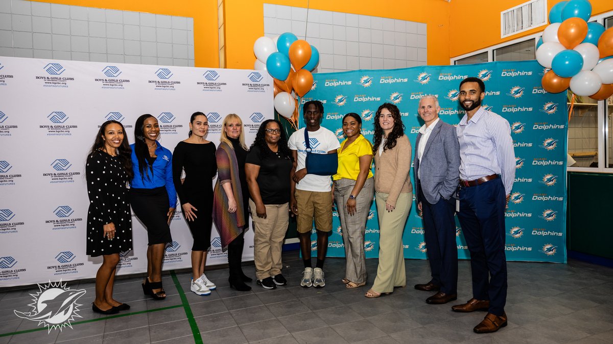 Making education and technology accessible for a brighter future!

Together with <a href="/Microsoft/">Microsoft</a>, we're thrilled to provide Microsoft Surface laptops to empower @bgcofbroward for their after-school STEM programs. 💻