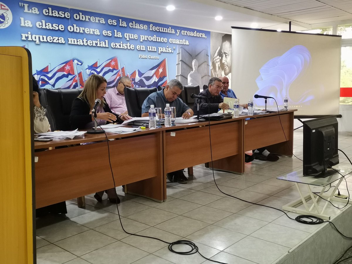 UlisesGuilarte's tweet photo. En desarrollo Seminario Nacional de Preparación de Cuadros Sindicales para la realización del proceso orgánico al XXII Congreso de @CubaCentral. El fortalecimiento del funcionamiento y la batalla económica centrará el debate de las asambleas #Cuba🇨🇺. #CubaViveYTrabaja @DiazCanelB https://t.co/goZLiJZdDD