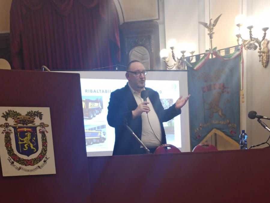 smartme_IO's tweet photo. Ieri, nell'ambito delle attività della Libera Università della Terza Età (LUTE) 🎓, abbiamo vissuto un incontro ricco di significati al Palazzo dei Leoni di Messina.

#SmartME #LUTE #Tecnologia #Messina https://t.co/fvGl7eJOR7