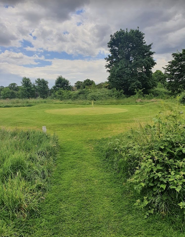 DeshiGolf21's tweet photo. Excited to announce that @DeshiGolf21 will be partnering up with Dagenham Pitch n Putt in 2024 โค๏ธโณ๏ธ
Great to have Matt & the @EnglandGolf team over to show them around & meet the Steve (PnP ๐)
Lots in the pipeline - Daggers will be a busy place.
#golf #prideincommunity #change https://t.co/k1PA61mTPo