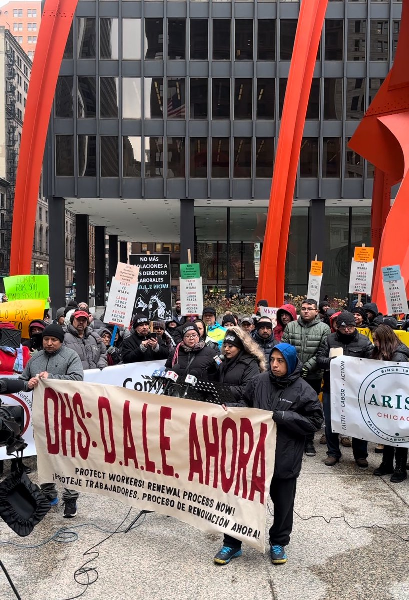 WarehouseWorker's tweet photo. WWJ worker leader Lorena says #DALE gives her peace of mind and a sense of security for herself and her children, and the ability to work without fear of retaliation or deportation.

#DeferredAction https://t.co/dcm8BgBUwj