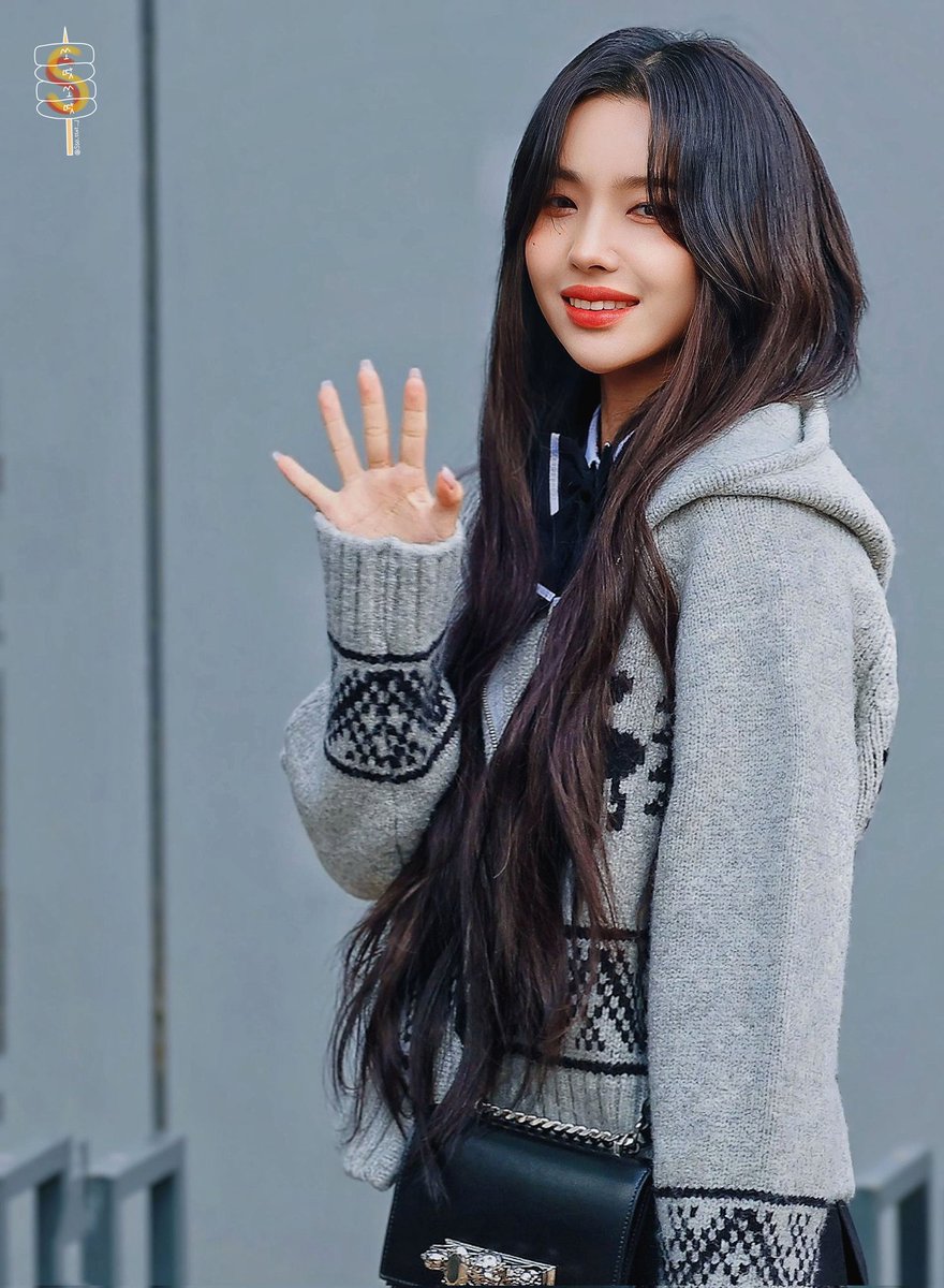 Sso_ttat_J's tweet photo. 240111 아는형님 포토월

#전소연 #소연 #SOYEON
#여자아이들 #아이들 #GIDLE https://t.co/A9Y6R5E01B