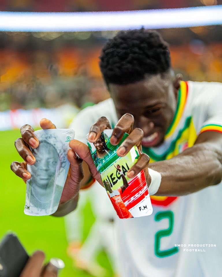 billdodzi's tweet photo. Senegal 🇸🇳 defender Formose Mendy has embossed his mother's photos on his shin pads for the #AFCON2023    tournament in Cote d'Ivoire. https://t.co/O8tWIqBLYr