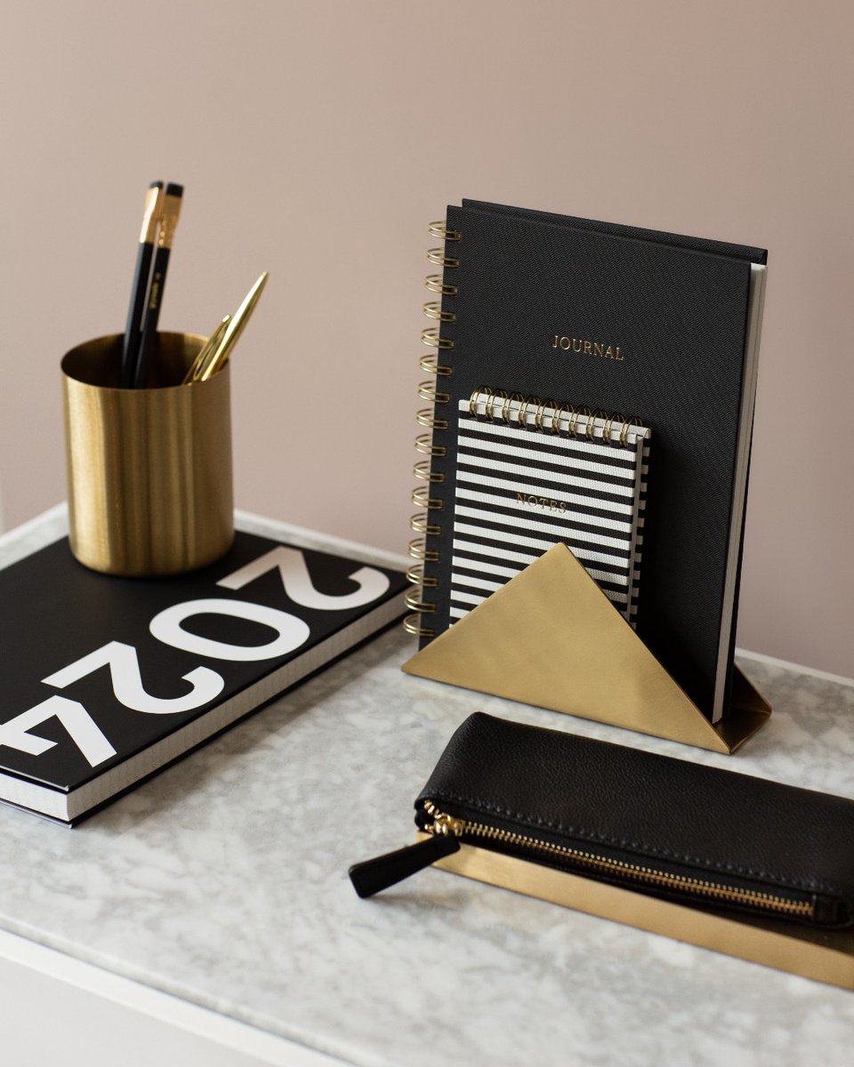 StaplesCanada's tweet image. New @livegrymattr office supplies to help zhuzh up your office workplace  📓🖊✨

We want it all! Grab yours at Staples.ca or visit a store near you. 

.
.
.
#StaplesCanada #WorkLearnGrow