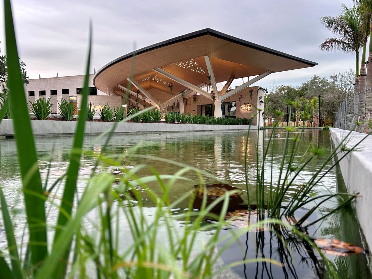 Celebrating a milestone at Marie Selby Botanical Gardens: the opening of the world's first net-positive energy botanical complex! A testament to #SustainableInnovation. Dive into the details of this historic day: heraldtribune.com/picture-galler… 

#SelbyGardens #GreenFuture #Architecture