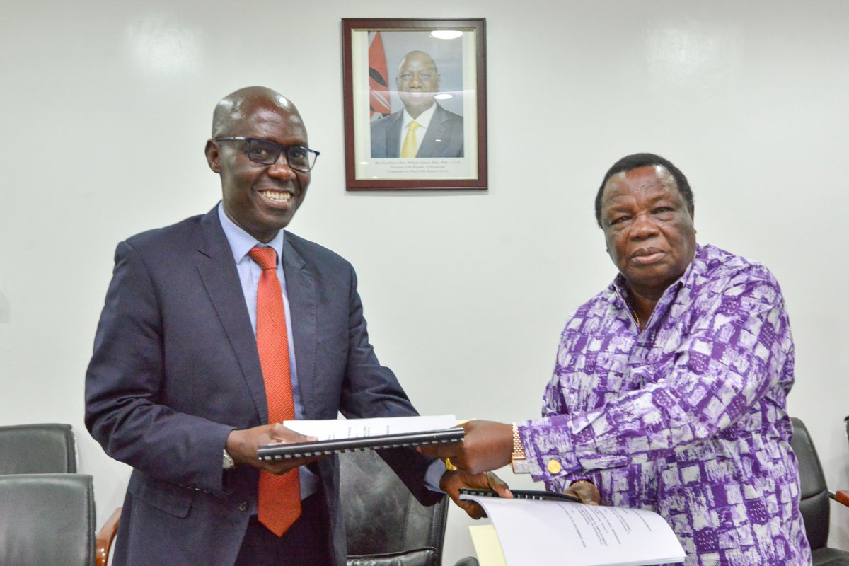 Unionisable workers at Kakuzi Plc, are set for a pleasant New Year salary rise gift following the signing of a Collective Bargaining Agreement (CBA) with the Kenya Plantation and Agricultural Workers Union (KPAWU).

Following the signing of the new CBA, the more than 3,350