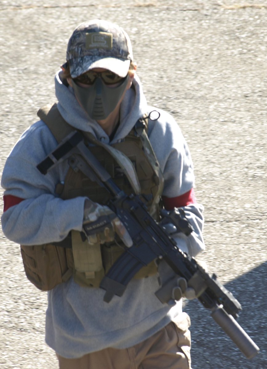 KSW_airsoft0093's tweet photo. 民間系チャラ目次世代M4
とLBXのプレキャリ
オーバーサイズパーカーと良く合う、細い身体の自分は助かってます。
#511tactical 
#lbx
#オアシスサバゲー
#sgfoasis
#サバゲー　
#サバイバルゲーム
#次世代電動ガン
#tokyomarui
#東京マルイ
#bcm
#magpul 
#サバゲー
#サバイバルゲーム
#サバゲー装備 https://t.co/7erfDUN4NB