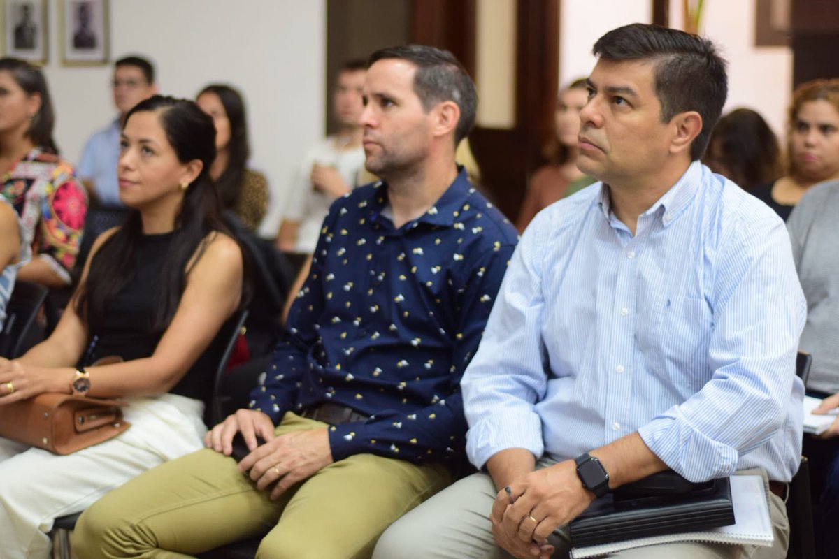 hora_martinezok's tweet photo. ¡Jueves de capacitación!

Esta mañana junto a mis compañeros concejales y los agentes del @hcdposadasok participamos de la capacitación sobre el desarrollo y gestión del año legislativo. https://t.co/nwqwtcKfSL