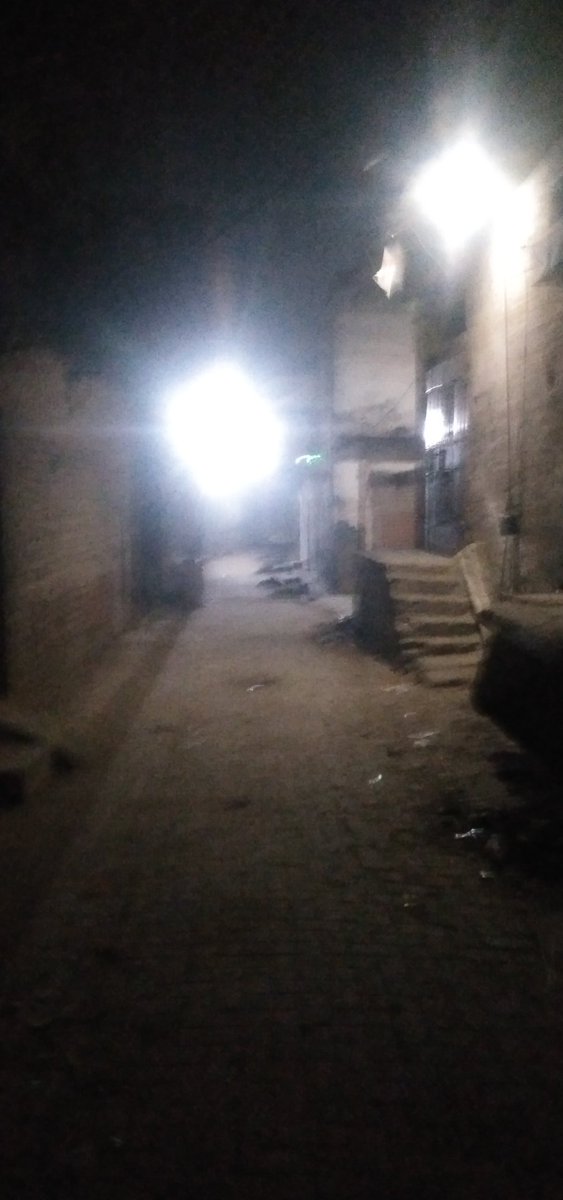 ShahidH28346627's tweet photo. پاڪستان پيپلزپارٽي جي چيئرمين بلاول ڀٽو زرداري جي پوليٽيڪل سيڪٽري محترم جميل احمد سومرو صاحب صاحب جي مهرباني سان ۽ امپائرٽائون جي چيئرمين وقارعلي ڀٽو جي ڪوششن سان يوسي 5امپائر ٽائون جي وارڊ 4 جي ڪائونسلر شاهد حسين سومرو لائٽنگ سان پنهنجي وارڊ کي روشن ڪيو جئي ڀٽو https://t.co/3PoNRhbxkZ