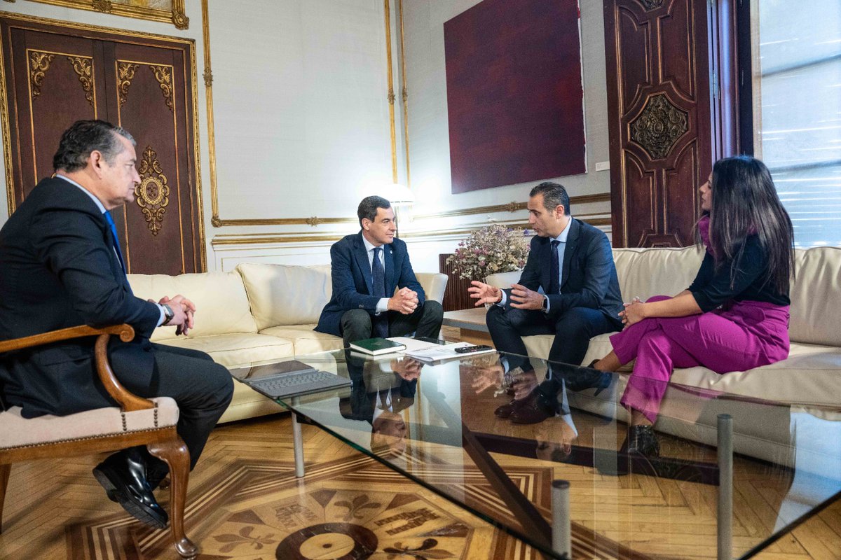 Nos reunimos con el presidente <a href="/JuanMa_Moreno/">Juanma Moreno</a> para trasladarle la preocupación de CSIF por la sanidad pública andaluza.

Germán Girela también ha recordado la necesidad de que la <a href="/AndaluciaJunta/">Junta de Andalucía</a> cumpla compromisos pendientes con los #EmpleadosPúblicos.

ℹ️ cutt.ly/QwJcCPkw