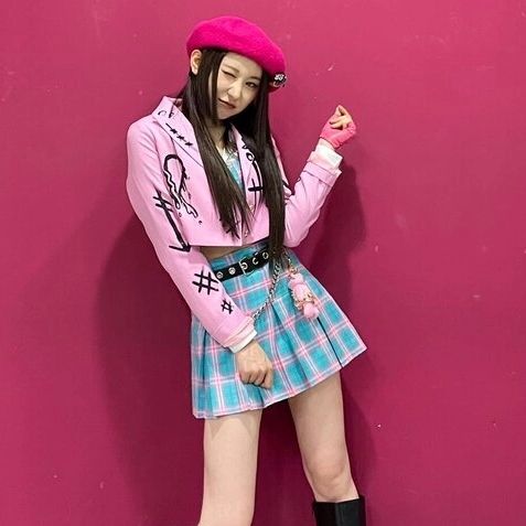 Filemonofficial's tweet photo. Happy Birthday to Lee Chaeyeon (@official_LCY)
#izone #LeeChaeyeon #Chaeyeon #채연 #이채연 #아이즈원 #アイズワン #イチェヨン #チェヨン #kpop #music #Songwriter #WMEntertainment #gaonchart #popularmusic #koreanartist #Koreansinger #happybirthday #Januarybirthdays @official_izone https://t.co/VWxquKoTPl