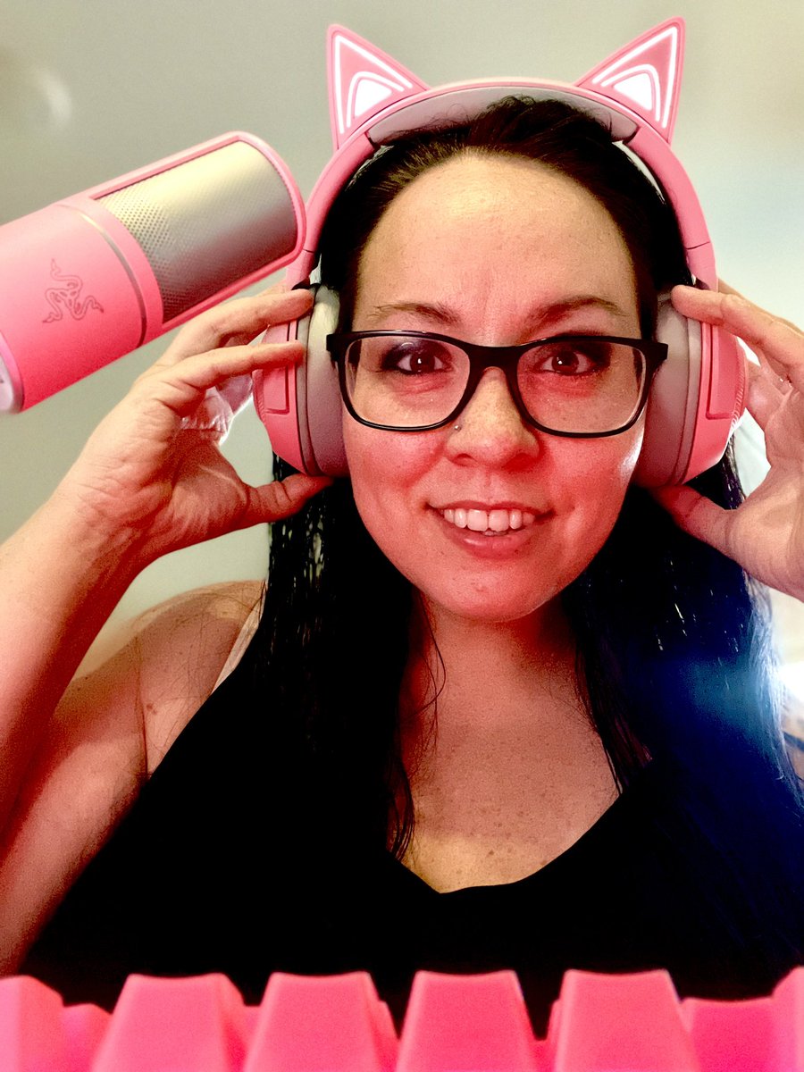 KokoKapwn's tweet photo. Feeling better  &amp; decided to get a pic with All that pink! Loving these @Razer pink quartz headphones, keyboard, and my mic! Got my all pink #quartz set up! #razerpinkquartz #razerstreamer #gamer #gamergirl #pink #gamingsetup #justagirl #havingfun #positivity #feelingabitbetter https://t.co/wES916cFJ3