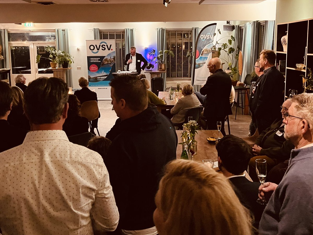 OVStVecht's tweet image. Nieuwjaarsbijeenkomst bij, hoe kan het ook anders, @De_Olifant. Openingspraatje en proostmoment door voorzitter Rijchart van Oord