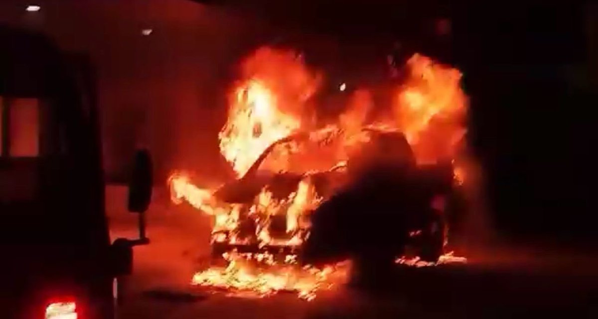 HernandoGuida_'s tweet photo. Rechazo enérgicamente el atentado que sufrió el ganadero Jesús David Numa de El Banco, cuando criminales quemaron su camioneta en la puerta de su casa causando enorme daño moral a su familia y la comunidad https://t.co/MyLcRMF27v