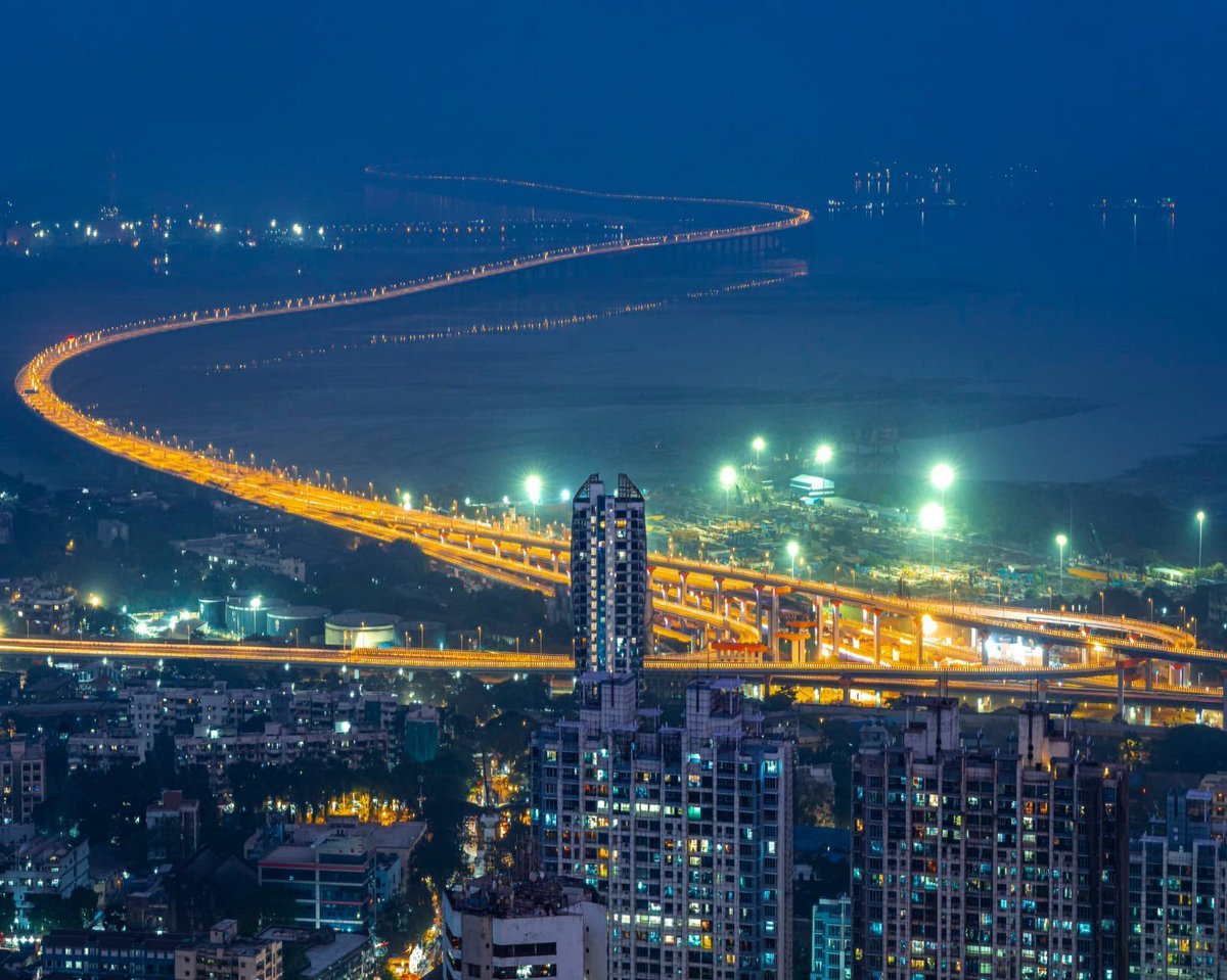 DDNewslive's tweet photo. India’s Longest Sea Bridge lit up before inaugration tomorrow!

Mumbai Trans Harbour Link | Atal Setu

#AtalSetu #MTHL
@narendramodi https://t.co/clzzX8YqXD
