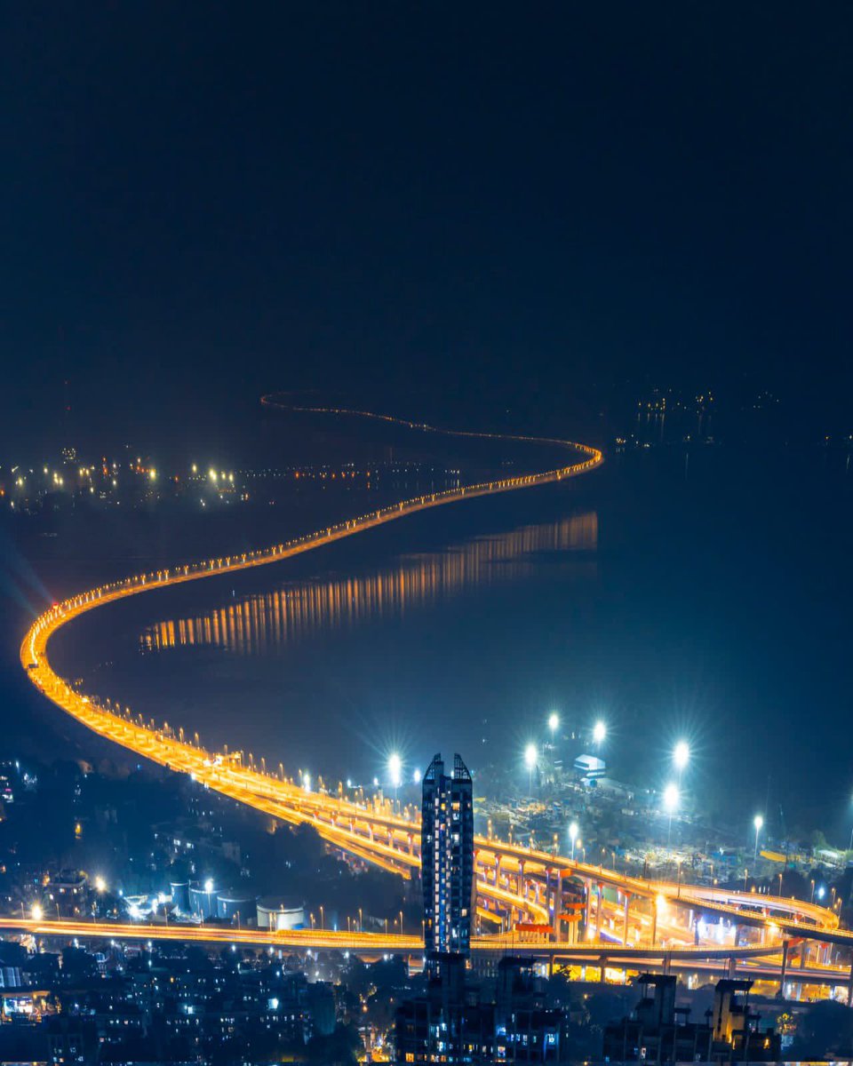 DDNewslive's tweet photo. India’s Longest Sea Bridge lit up before inaugration tomorrow!

Mumbai Trans Harbour Link | Atal Setu

#AtalSetu #MTHL
@narendramodi https://t.co/clzzX8YqXD