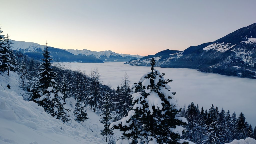 The sun going down on an awesome day in the mountains. 

<a href="/3Vallees_france/">Les 3 Vallées</a> #courchevel #threevalleys