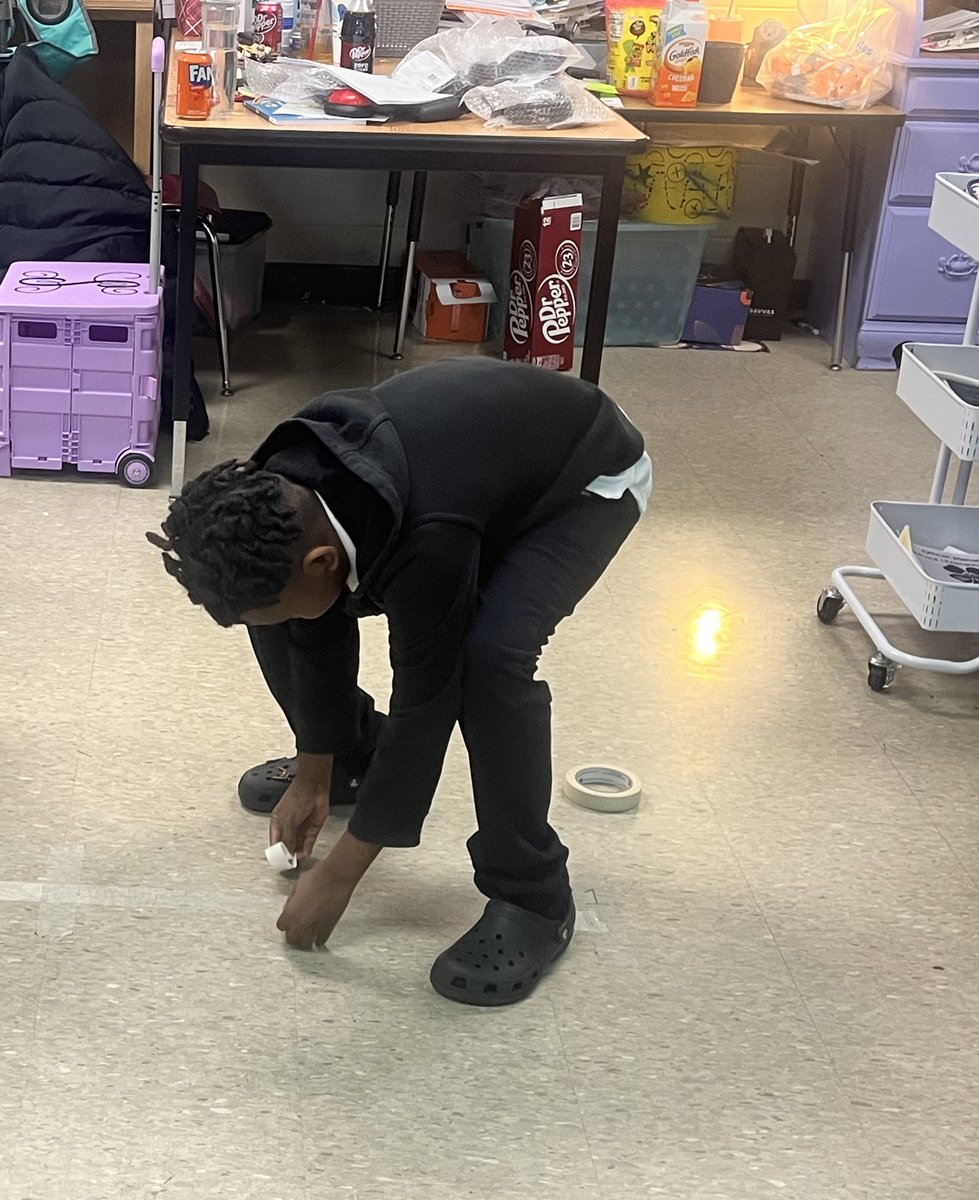 RoseHillRaiders's tweet image. Finding equivalent fractions is fun when you have a giant number line on the floor! #STEMpossible @TiffanyGreen08 @suptking @JMCSchools @JMCSSInnovation