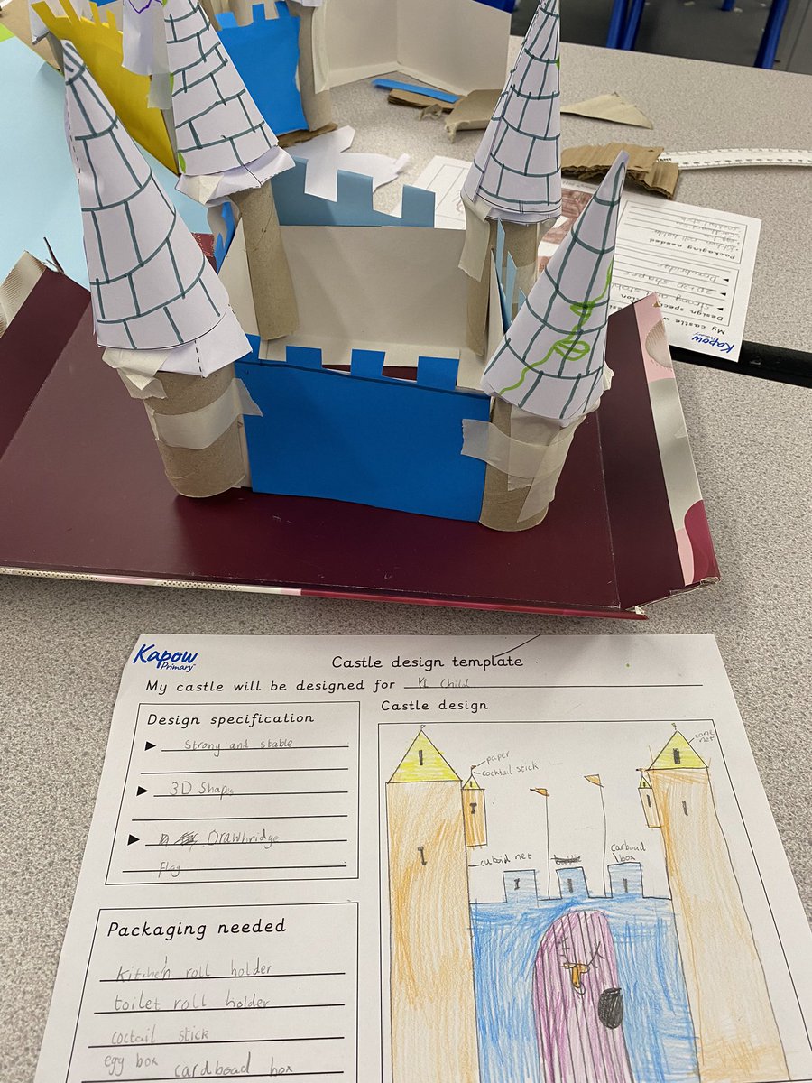 ArchibaldFirst's tweet photo. Year 3 DT: Structures. We’ve looked at the features of a castle and made our own drawbridges, towers and turrets using 3D shapes! Well done Year 3! #AFSDT https://t.co/n1Rbcye05A
