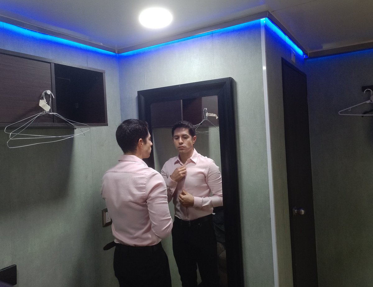 adrianalarconmx's tweet photo. Llamado Día 1
Vistiendo al personaje
#UnDiaParaVivir
#TalentoERM https://t.co/C7zEqRbeNo