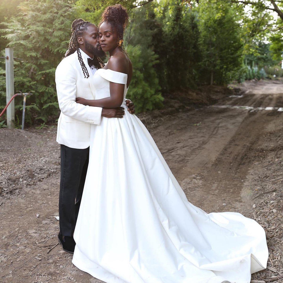 A new trend is taking flight... 🪶 Tap the link to shop wedding dresses for the timeless and modern brides out there. davidsbridal.visitlink.me/buyEhr 📸: breannwhite via firstgenjadel