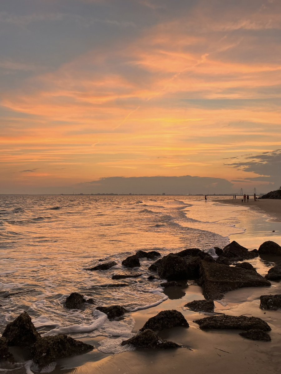musc_em's tweet photo. "Before and after shift, I love going to the beach. We work where most people dream of vacationing!" - Hunter Barclay PGY-1
#MUSC #WhyMUSCEM #Match2024 https://t.co/NRIIxwAft1