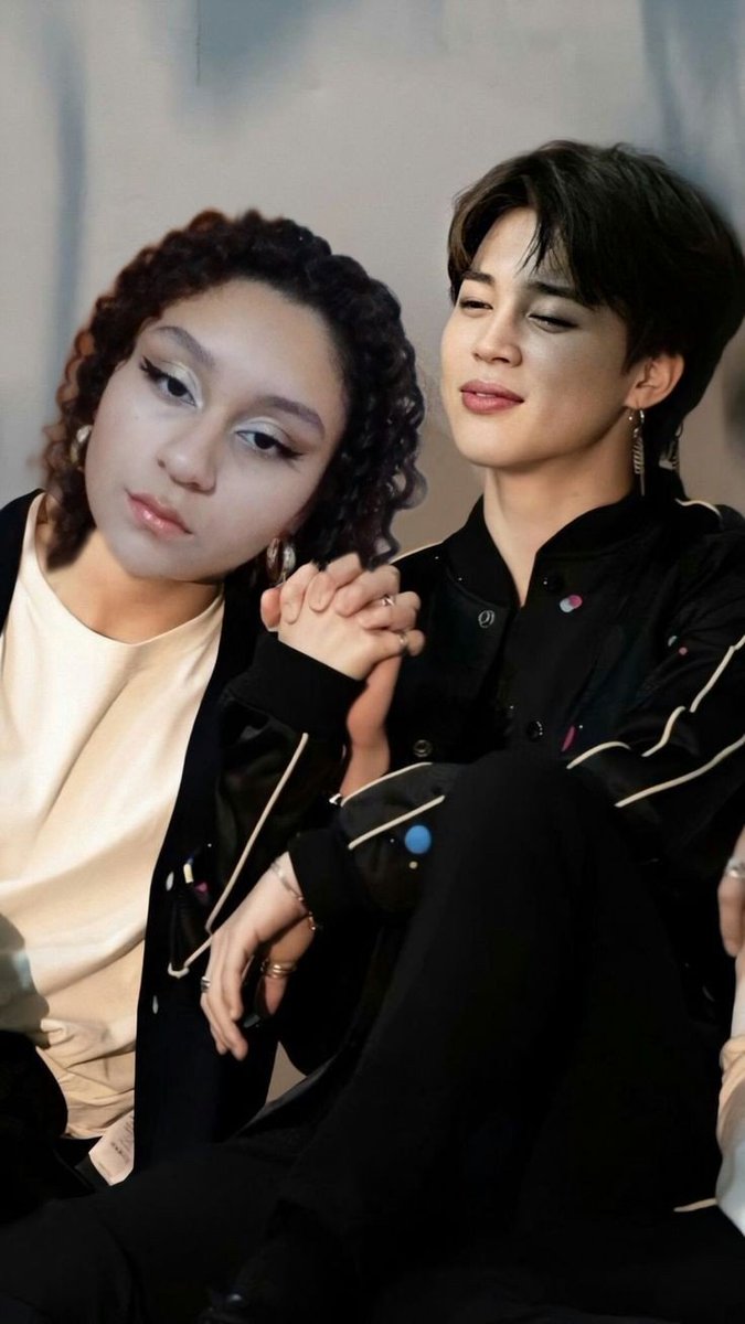 famexposed's tweet photo. Park Jimin, membro destacado da renomada banda BTS, deixou seus fãs em choque ao assumir publicamente seu relacionamento com a influenciadora Julia Cardoso. O anúncio foi feito através das redes sociais, onde o músico compartilhou fotos românticas ao lado da nova namorada. https://t.co/QFaDQNh7wk