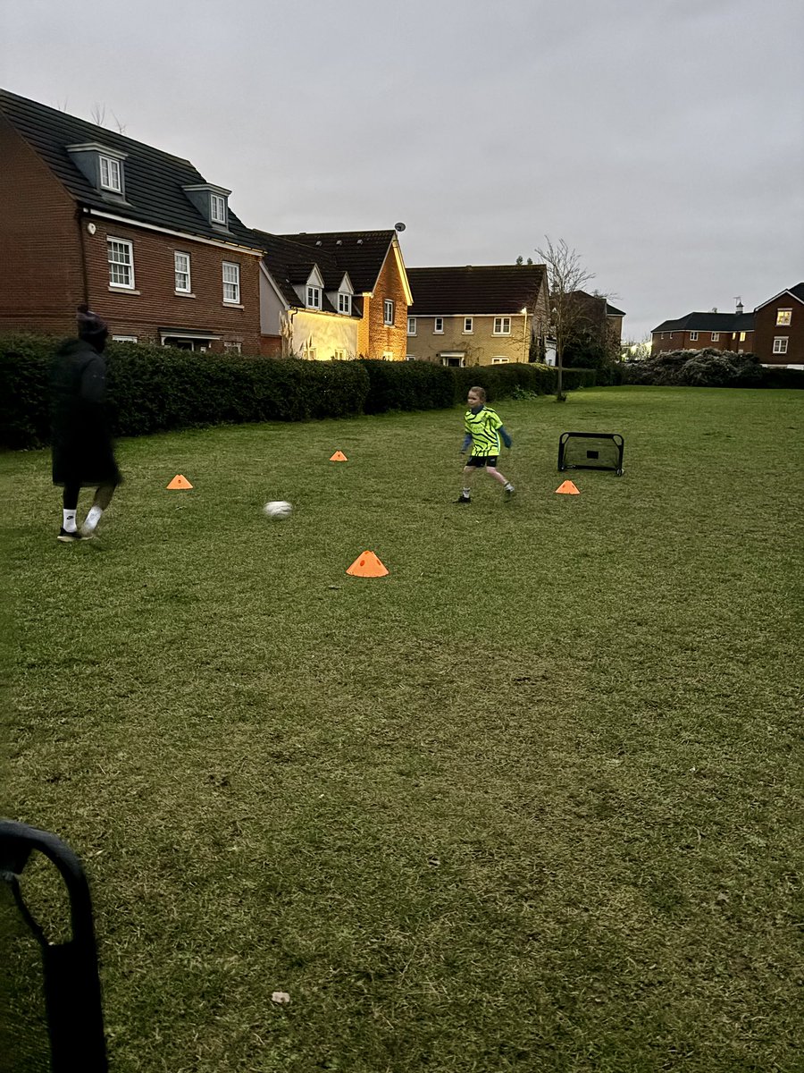 alexrbarber_'s tweet image. Late night training with for Ella. 

Remember Ella Plays Football! 

#hergametoo #eb8 #ellaplaysfootball