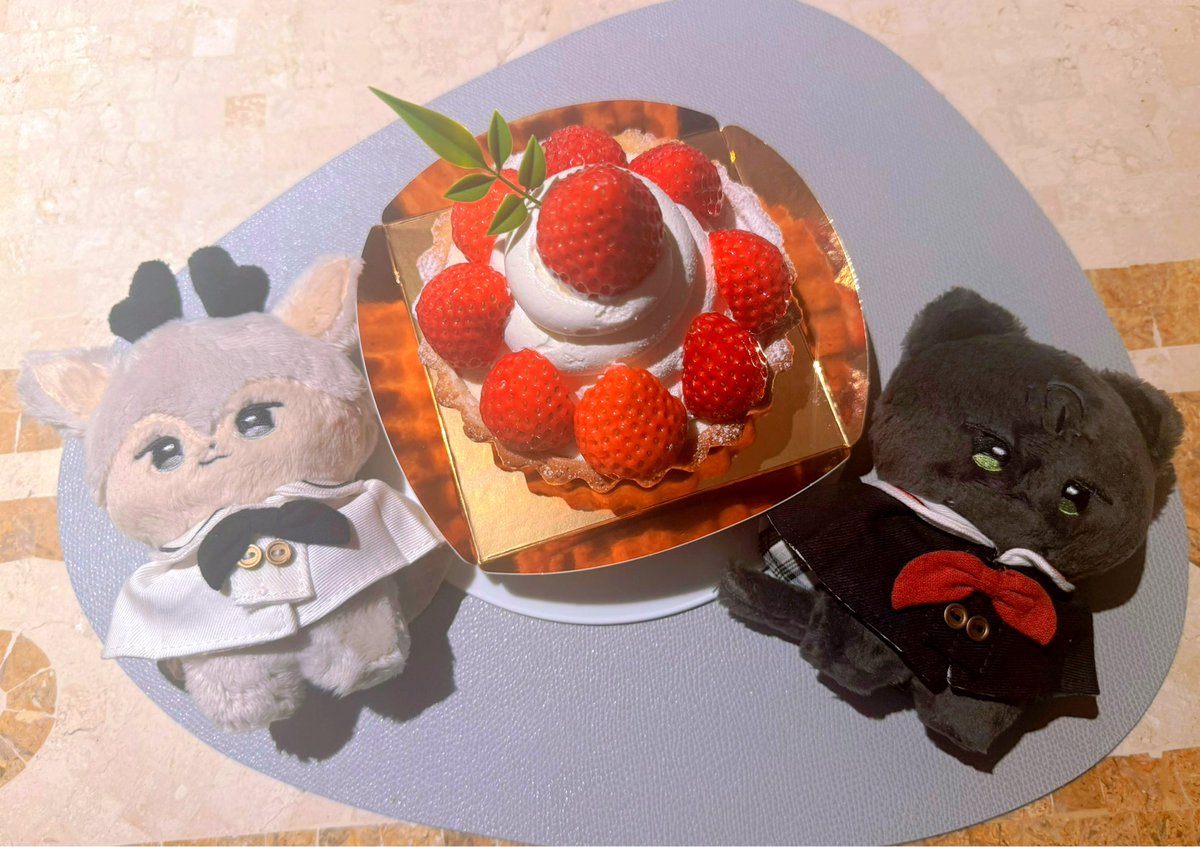 bluecottonhat's tweet photo. 이제야 진짜 종강한…🍓
계절학기 험난했다🥺 https://t.co/P2TVqNkXMN