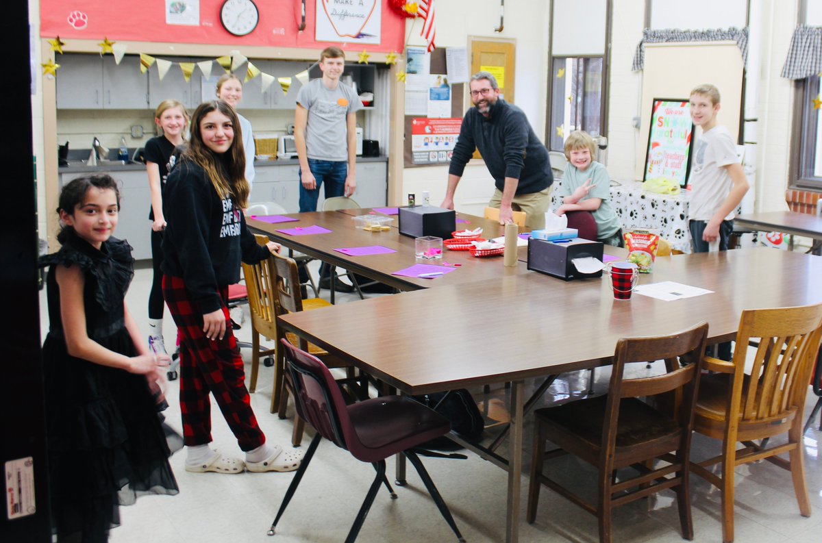 NEadvantage's tweet image. Under One Roof: "Bulldog Buddies" brings Friend students and staff together with a 30-minute blast of fun

"The kids get to see staff in a different light. It's just a lot of fun, and what kid doesn't look forward to 30 minutes of fun?"

Read! bit.ly/3NWBbni #RootedNE