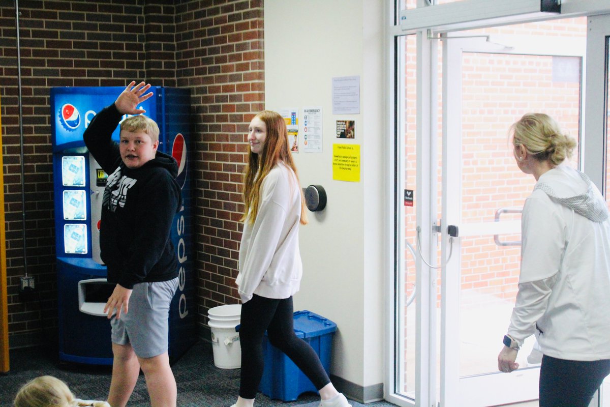 NEadvantage's tweet image. Under One Roof: "Bulldog Buddies" brings Friend students and staff together with a 30-minute blast of fun

"The kids get to see staff in a different light. It's just a lot of fun, and what kid doesn't look forward to 30 minutes of fun?"

Read! bit.ly/3NWBbni #RootedNE