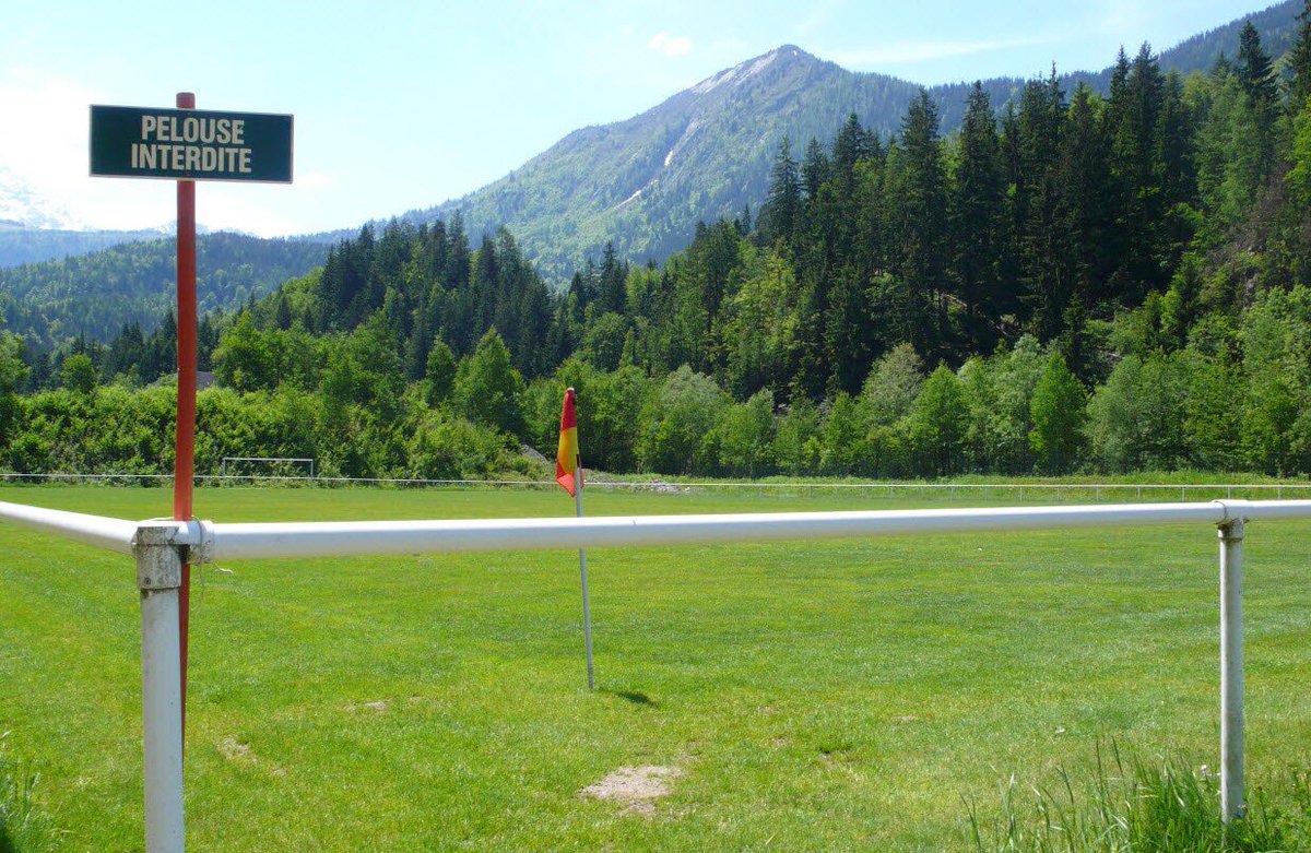 ABettmeralp's tweet photo. Die Verschmutzung der Talsohle des Arve-Tals ist selbst in Gebieten ohne Schornsteine im Umkreis von mehreren hundert Metern erheblich.
 
Hier die Messungen auf dem Fußballplatz von Servoz (800 m über Meer). 
#holzofengate 
#France
#Servoz
#Chamonix https://t.co/msP7uwDFVP