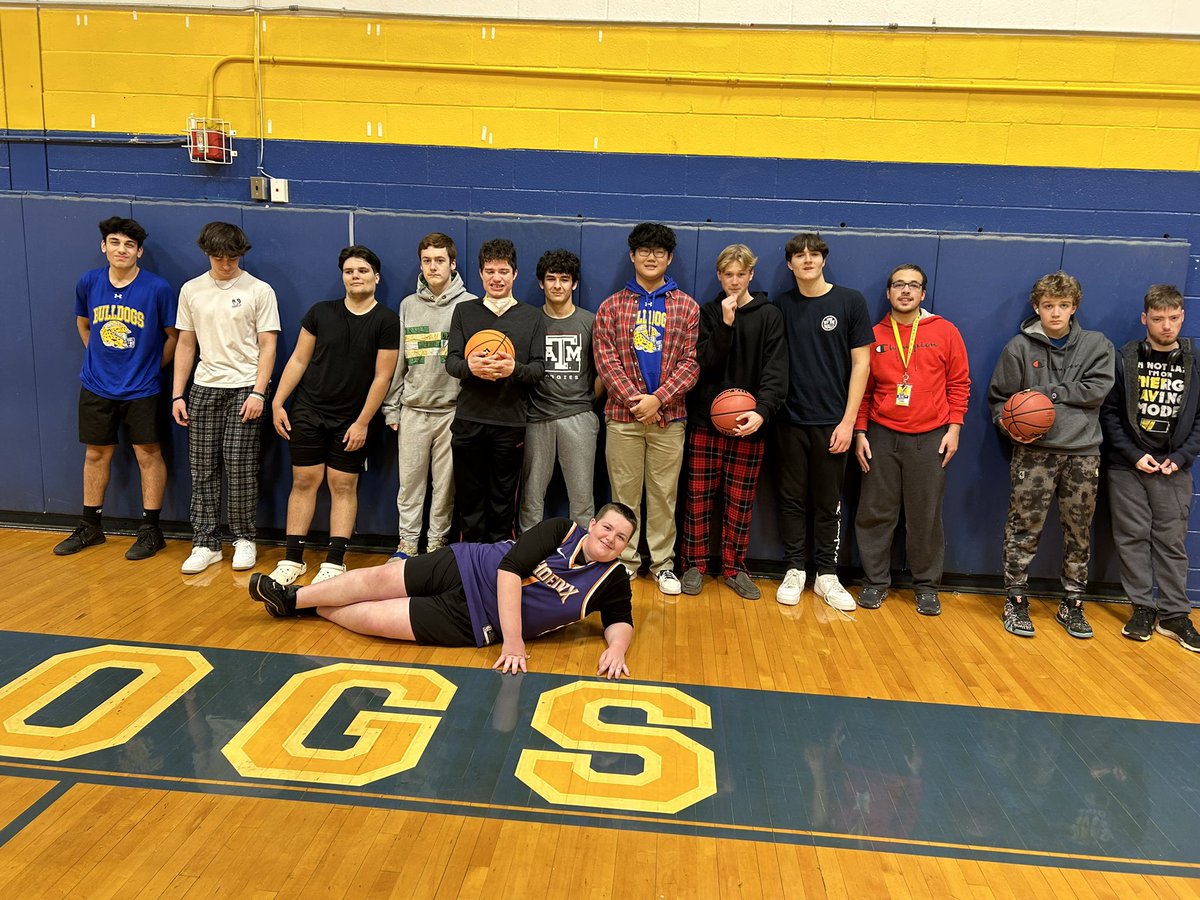 Basketmomma7's tweet image. Butler Unified Hoops back  in action 
Had some introductions, some pick-up, and some  fierce knock out battles 🏀
Lets go Dogs 🐾💙💛
#wechoosetoinclude
#playunified #ballislife
@bhsbulldogsnj @SONewJersey @BrianBaylor21