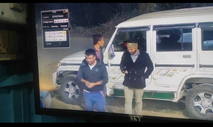 Muslim is helping kuki the man oil pump is Muslim 2 man fashing is Muslim and one man behind facheing other side is kuki . The vehicle go towards kasom khulen . what is going to do with oil and wht is in the vehicle don't know
 Manipur Muslim stop helping kuki otherwise u know
