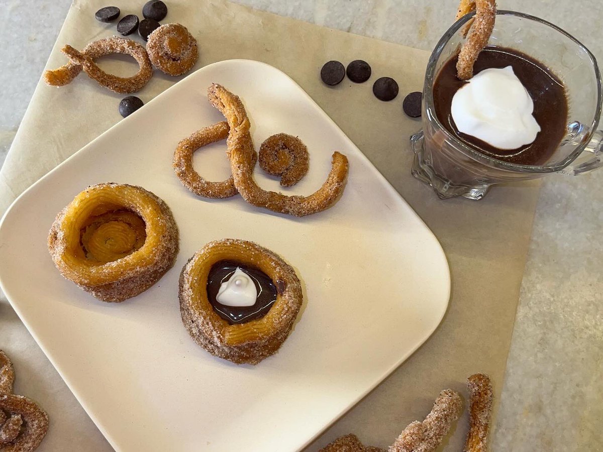 SpoiledByCocoa's tweet photo. Eggless Churros Basket with Italian style Hot Chocolate
Recipe : 
https://t.co/Rs0bnJFJda

#baking #churros #hotchocolate #noeggs #food #Foodie #RecipeOfTheDay #foodpics #foodphotography https://t.co/wiukzPsLdS