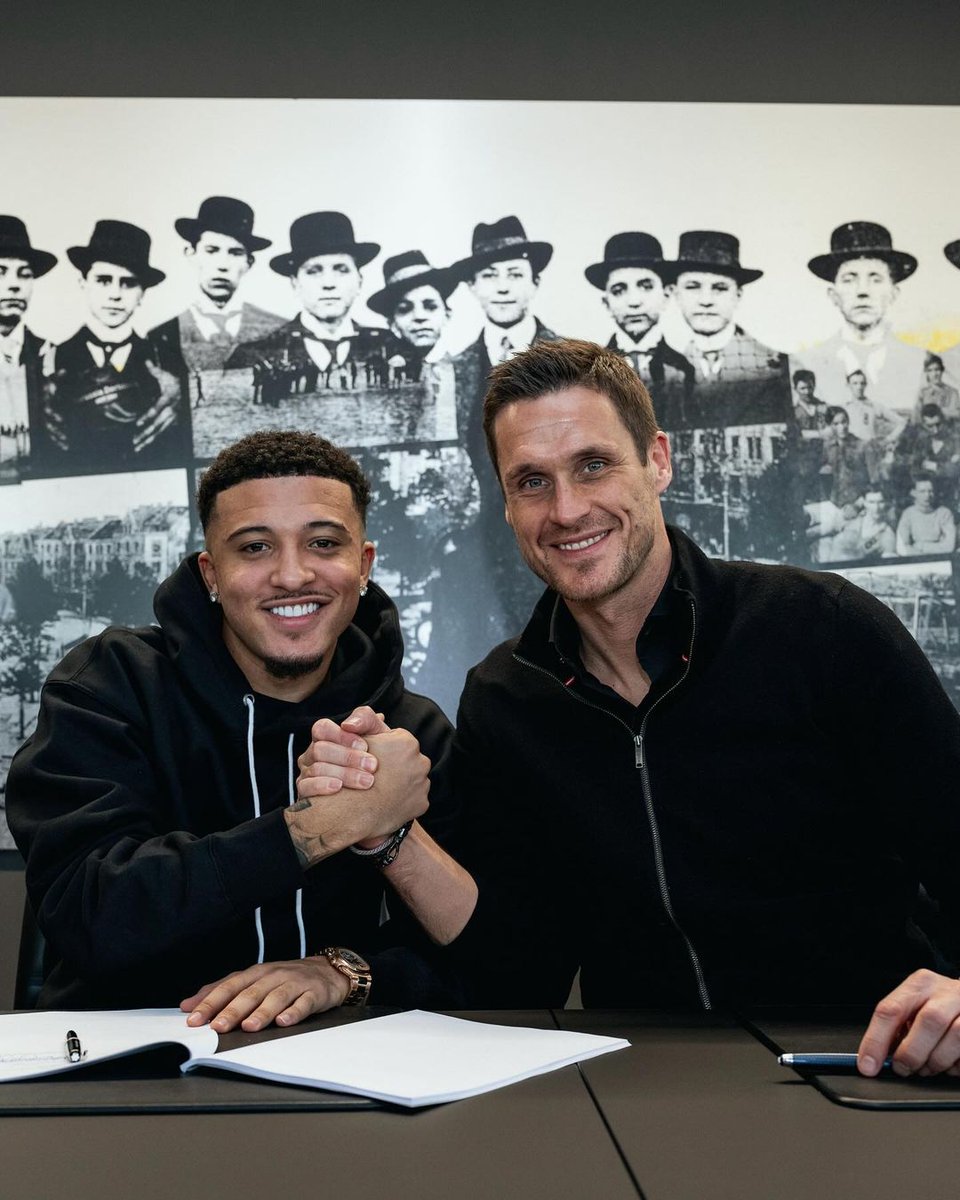 FOXSportsArg's tweet photo. #Fútbol |  Jadon Sancho regresa al Borussia Dortmund.

El Manchester Untited lo cedió a prestamo por 6 meses hasta el 30 de Junio del 2024. El BVB pagará el 33% de su salario y el resto lo abonará el equipo inglés.

#FoxSportsArgentina #Sancho #Borusia #BVB https://t.co/EDAE7illEi
