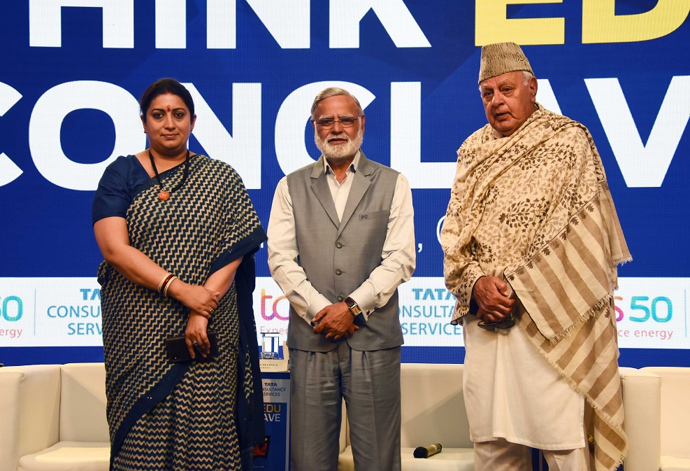 Xpress_edex's tweet photo. .@ShashiTharoor, @smritiirani, @Swamy39, @ashwinsanghi, @varungandhi80, @F_Abdullah01, @authoramish, and many other amazing speakers regaled the audience with their thoughts

#ThinkEduConclave #ThinkEdu2024

(4/5)

@PrabhuChawla @santwana99 @NewIndianXpress @Eventxpress @SastraUniv @SVaidhyasubrama