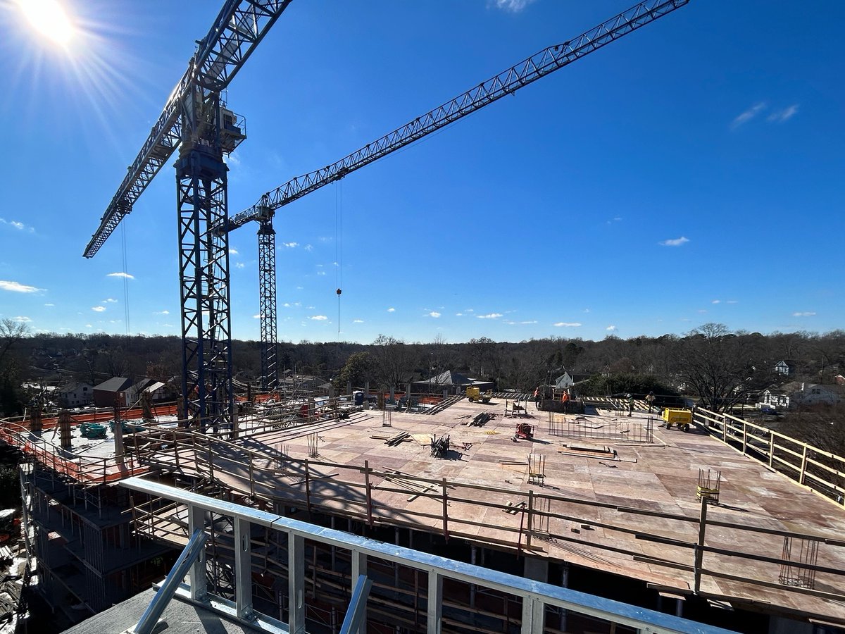 CCI_Contractors's tweet photo. Progress photos at 1701 East Blvd Apartments in #Charlotte.

Building A has reached its full height at 5 stories, with ongoing exterior metal framing and sheathing work. Meanwhile, Building B is gearing up for its 5th level pour with just 2 levels left to go.🏗️

https://t.co/59OeBSECCm

#MultiFamilyConstruction #MakeItTrue #QueenCity #MintCity #UptownCLT #SouthendCLT #GoingVertical #Dilworth #CharlotteLiving #Construction 

Note: Aerial image taken at the end of December 2023