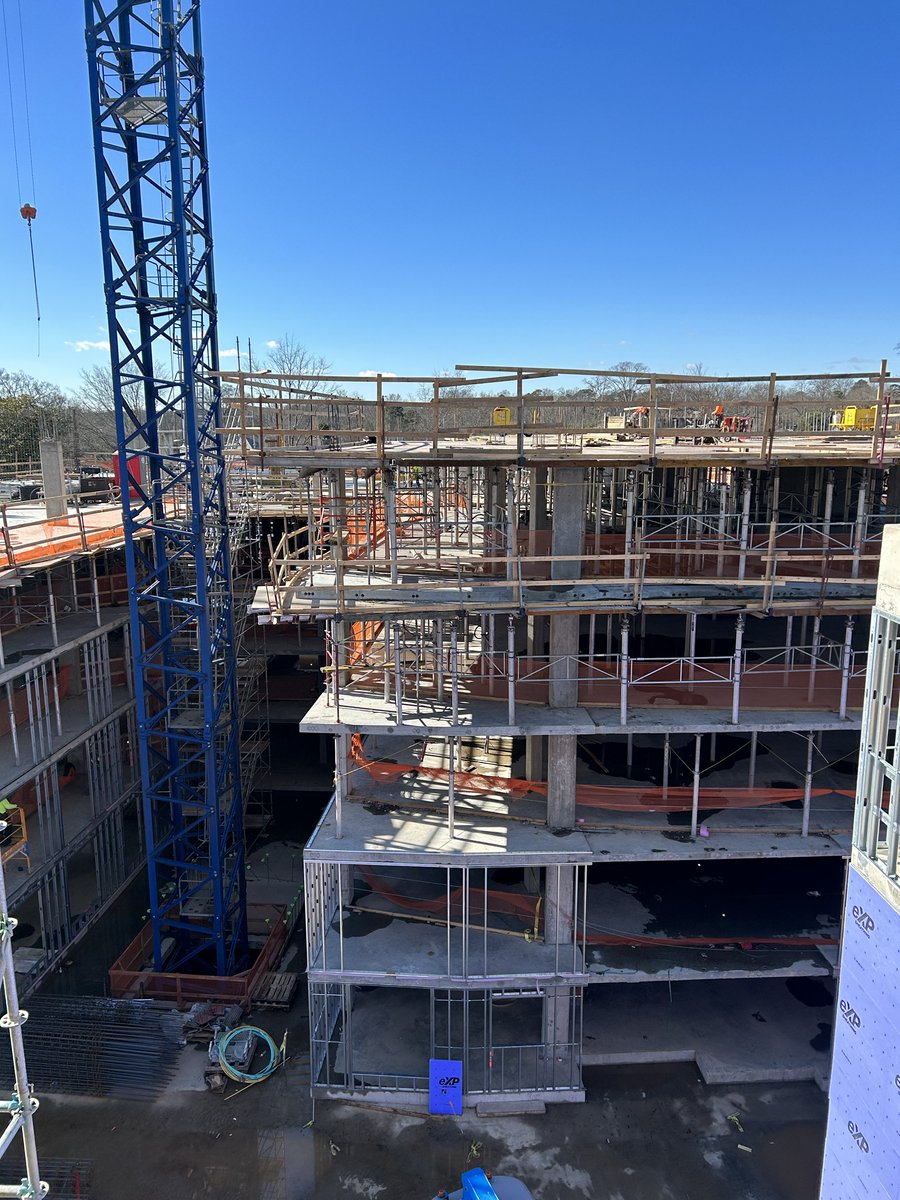 CCI_Contractors's tweet photo. Progress photos at 1701 East Blvd Apartments in #Charlotte.

Building A has reached its full height at 5 stories, with ongoing exterior metal framing and sheathing work. Meanwhile, Building B is gearing up for its 5th level pour with just 2 levels left to go.🏗️

https://t.co/59OeBSECCm

#MultiFamilyConstruction #MakeItTrue #QueenCity #MintCity #UptownCLT #SouthendCLT #GoingVertical #Dilworth #CharlotteLiving #Construction 

Note: Aerial image taken at the end of December 2023