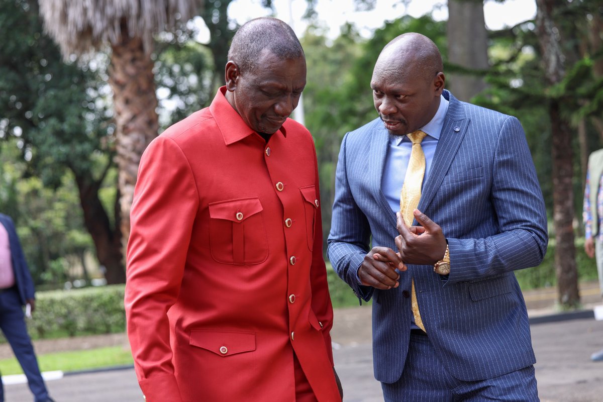 Sharing Notes na Mdosi @WilliamsRuto #Kshs #PresidentRutoDelivers #Raila #Weston