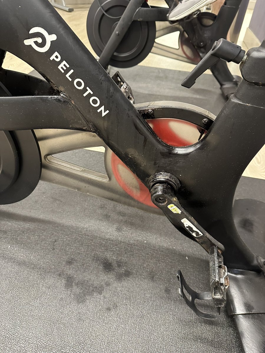 mpuck2's tweet image. Come on @Marriott, please clean up your gyms. @onepeloton @lululemon. 📍Palm Beach Gardens