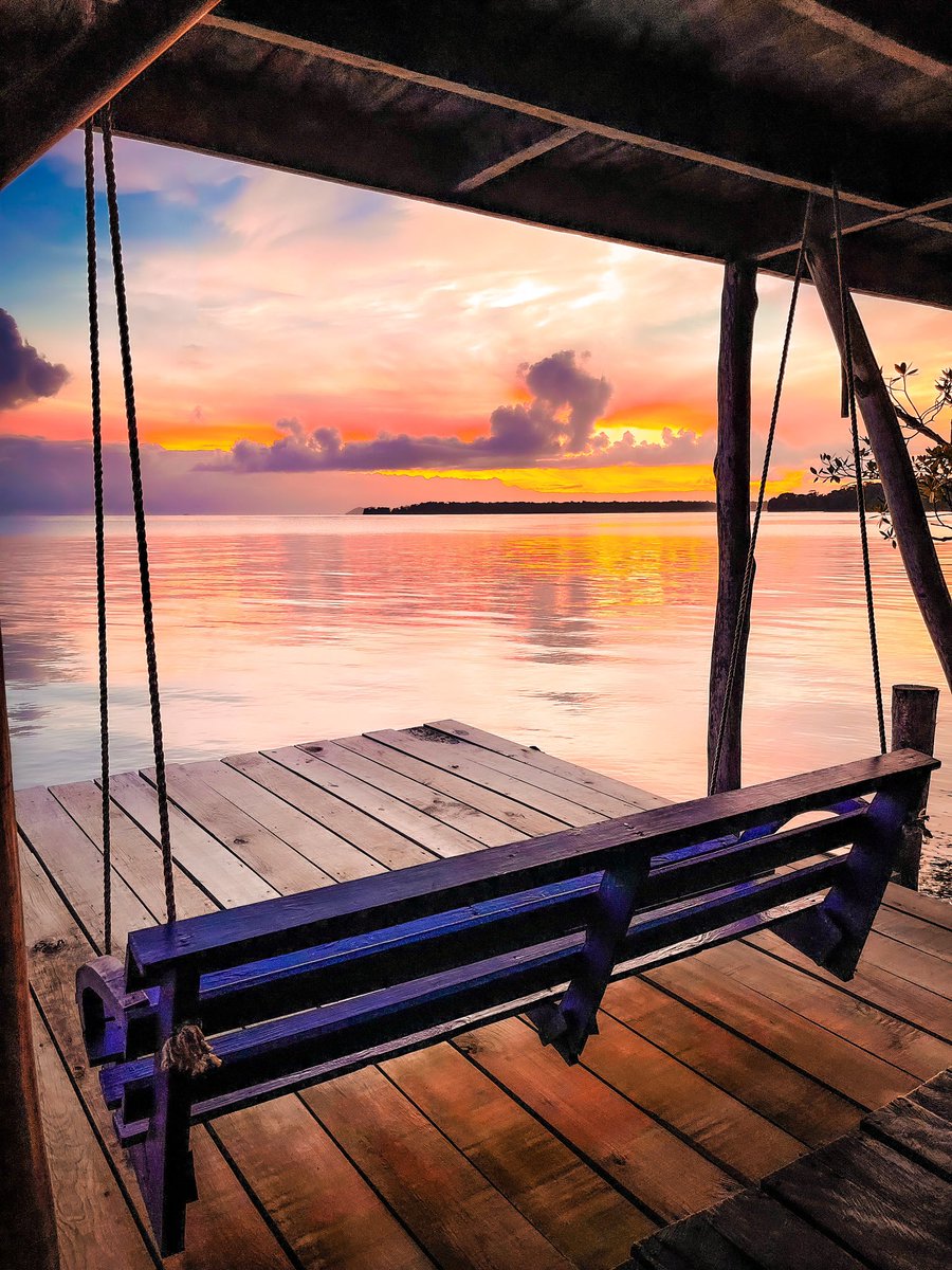 When I saw 26deg c on Weather Network, I didn't realize it was in Panama.😄 Reality is, it actually feels like -44deg c in Calgary & I believe across Alberta throughout the week.🥶Reality bites! Calgon take me away.🏝️ Dreaming I was sitting on this chair watching the sunrise.