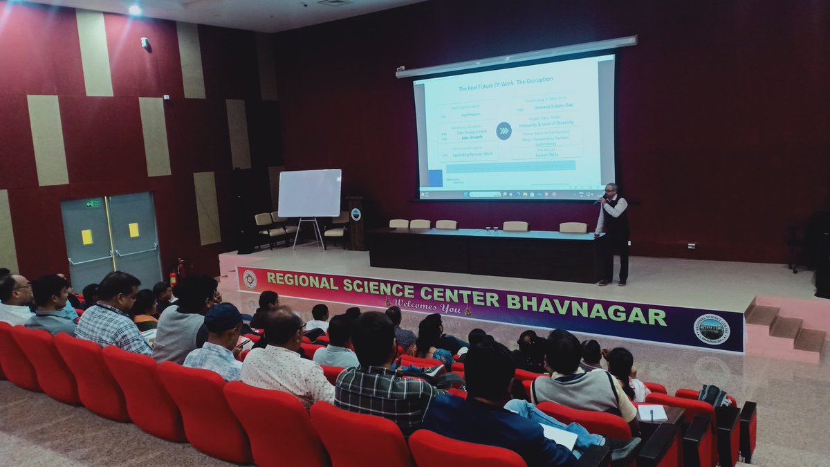 RSCBhavnagar's tweet photo. Today on day-4 of #AI workshop @RSCBhavnagar @ThakurAnoopSa from Intel conducted interactive session for  #schoolteachers and made them to learn how with AI they can develop the right mindset in children for future disruptive technology.
#NCSTC https://t.co/eVIBREwASK