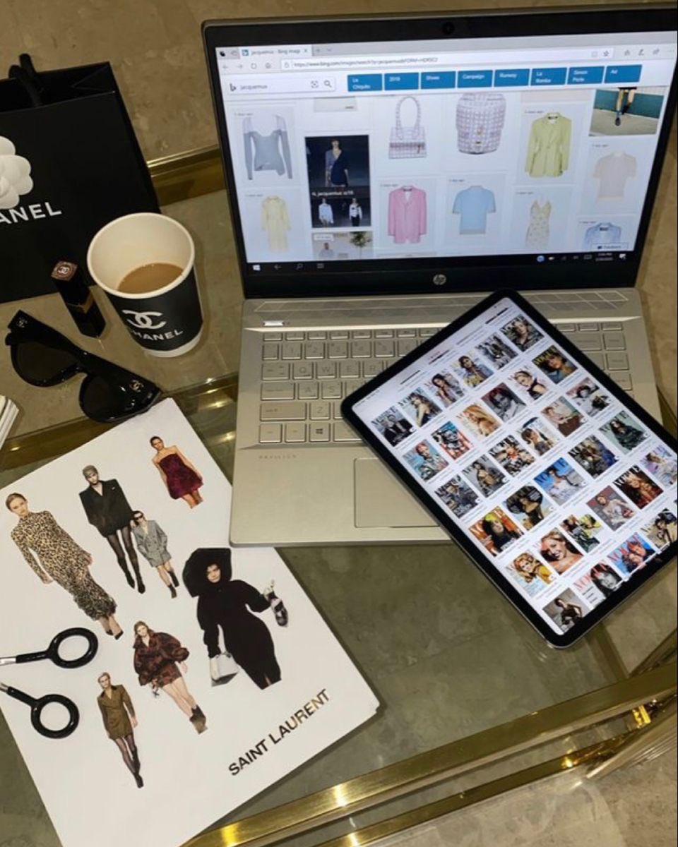 classyladylife's tweet photo. Obsessed with fashion 💻👚🎀 https://t.co/Sa28U250TB